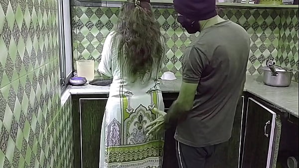 Bini Orang Lagi Sibuk Masak Di Dapur, Tiba-tiba Digebukin Dari Belakang, Suara Hindi Bikin Makin Panas.