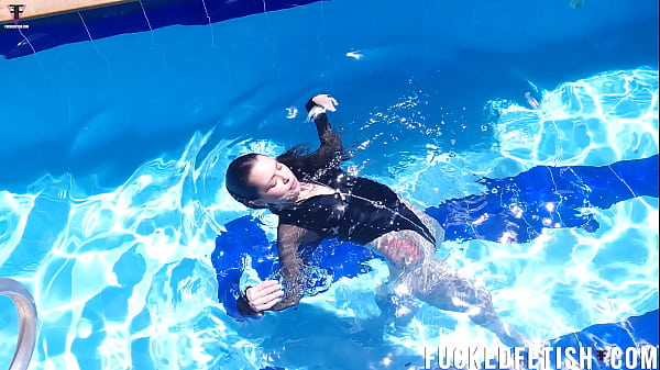 Jessica Bunny Main Renang Di Kolam, Basah Kuyup, Goyang-goyang Bikin Mabok