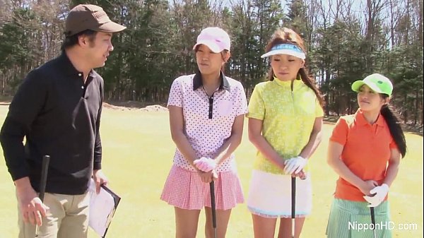 Cewek Asia Muda Main Golf Sambil Telanjang, Bikin Lihat Ngaceng.