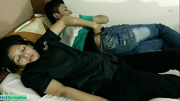 Berbagi Ranjang Sama Kakak Tiri! Nge-seks Panas Banget Pakai Audio Hindi Bikin Mampus